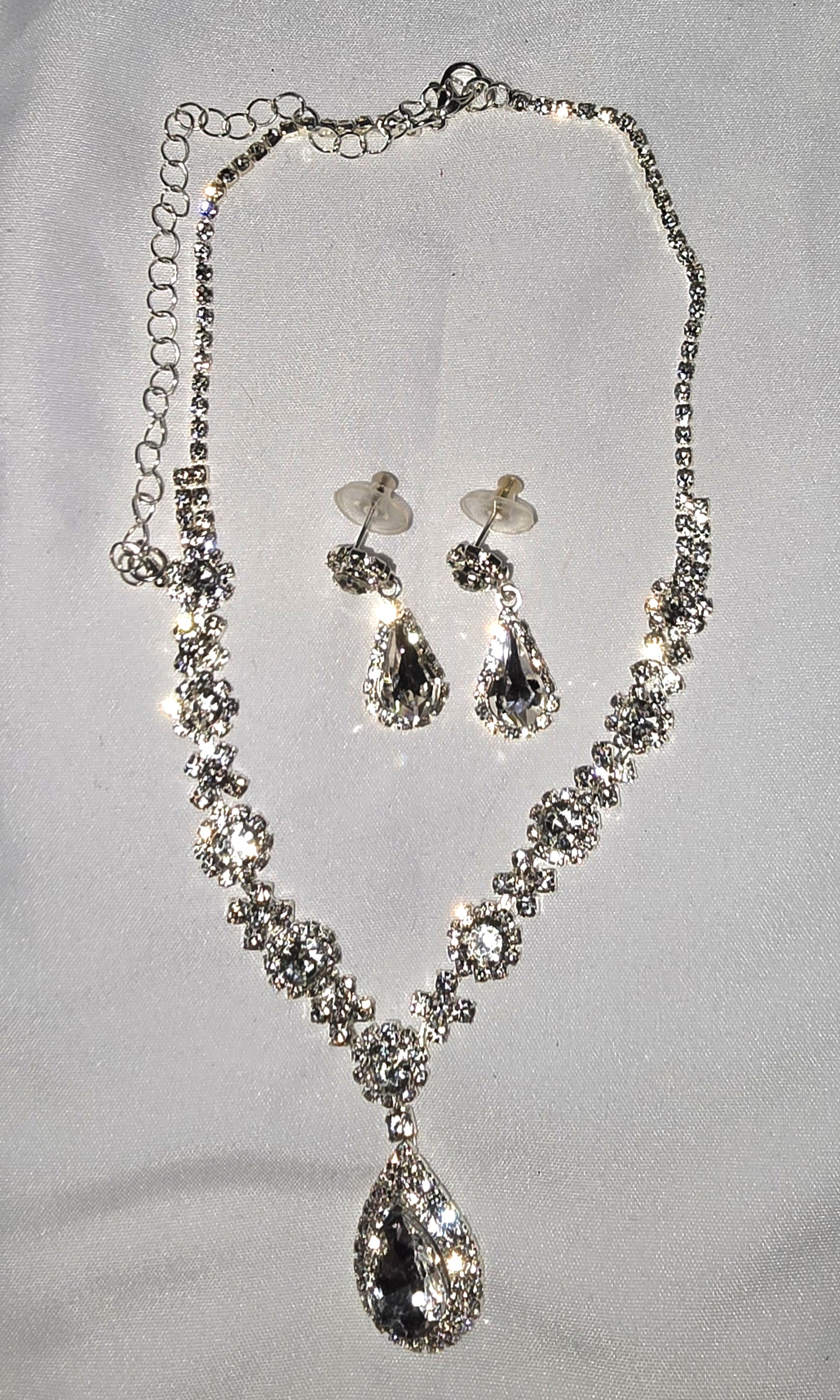 “Lustre & Legacy” Necklace & Earrings Set