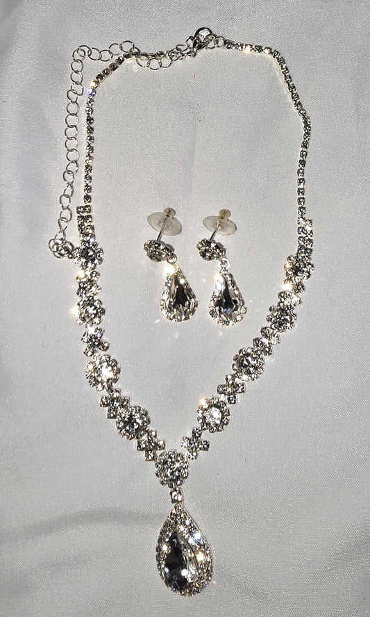 “Lustre & Legacy” Necklace & Earrings Set