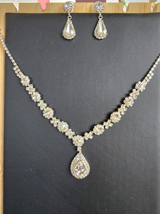 “Lustre & Legacy” Necklace & Earrings Set